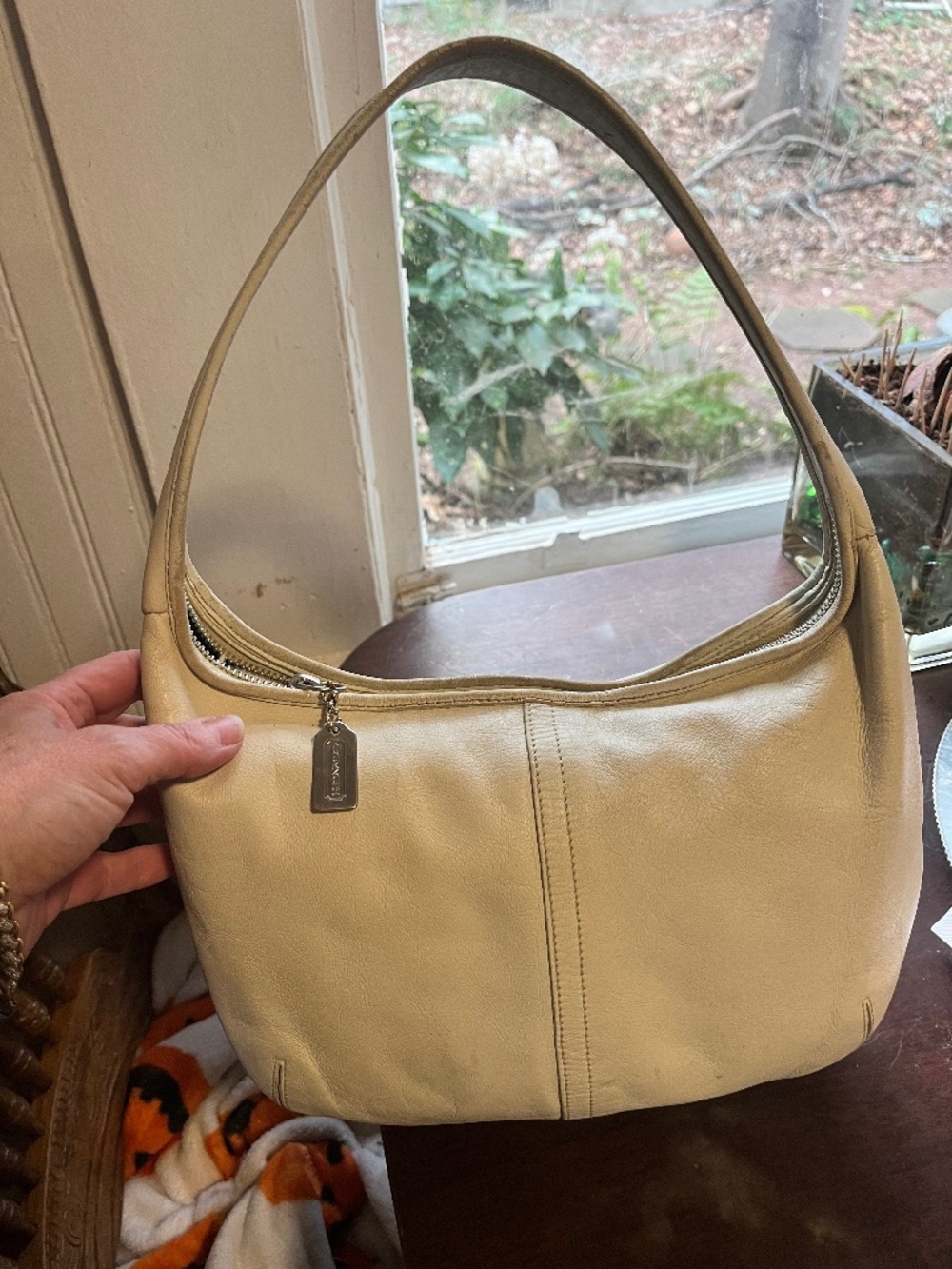 White leather coach shoulder bag